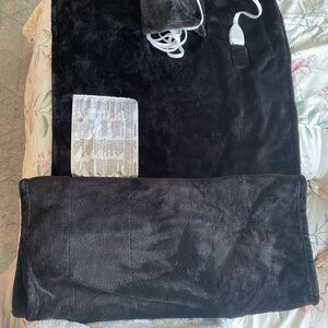Black Electric Plush Heated Throw/Wrap/Blanket - Brand:Therapedic